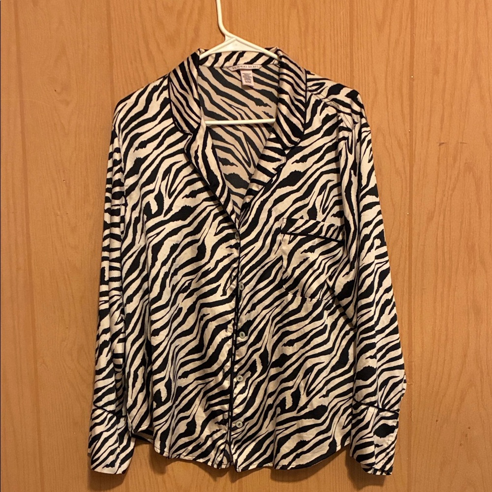 Victoria's Secret Black and White Zebra Button Down. Pijama